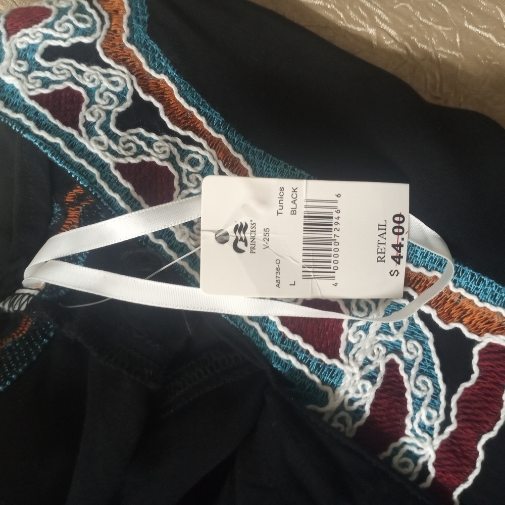 Chic Black Embroidered Tunic Top - Picture 12 of 13